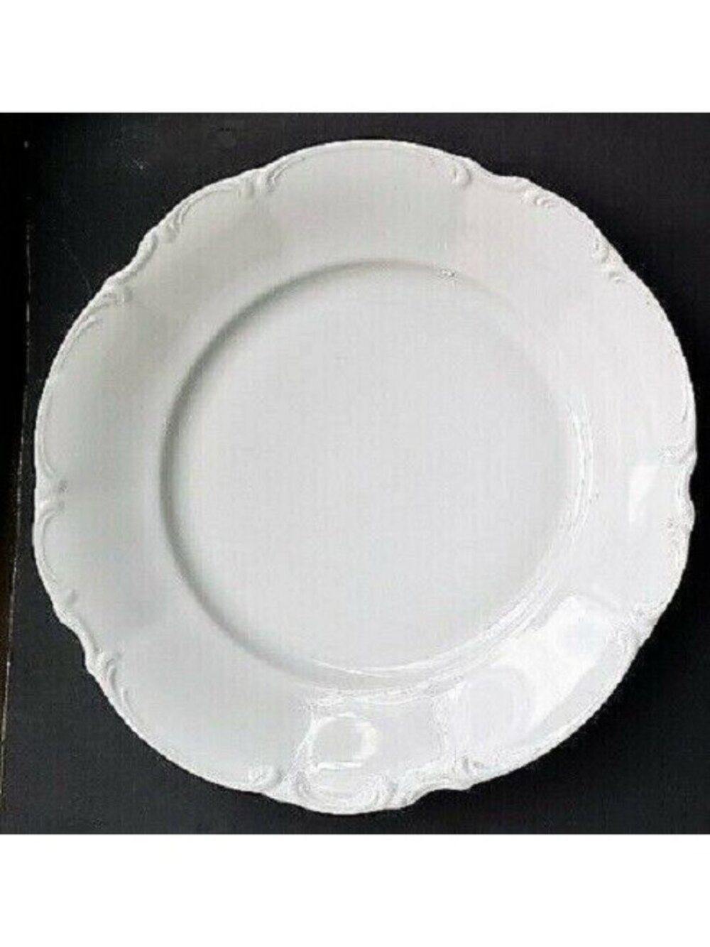 Hutschenreuther 1 Sylvia Dinner Plate White Porcelain Scallop Trim 9 7/8"